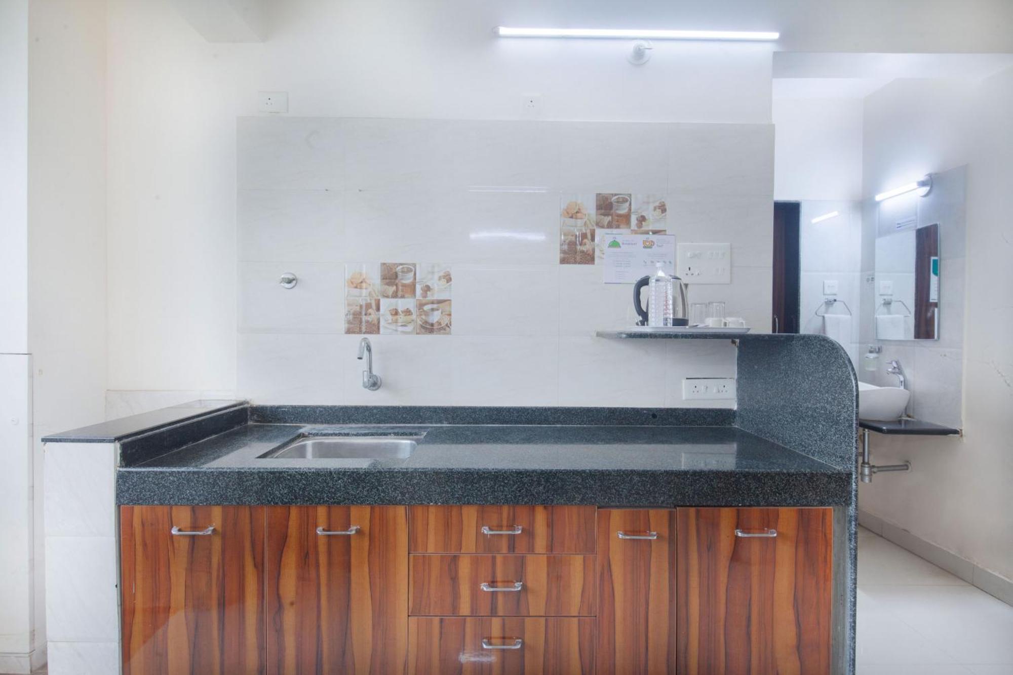 Treebo Park View Hadapsar Hotel Пюн Екстериор снимка